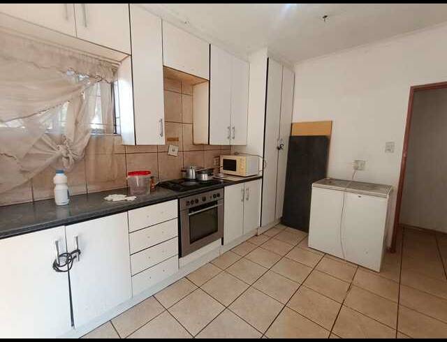 3 BEDROOM HOUSE FOR SALE IN VANDERBIJLPARK CE 5